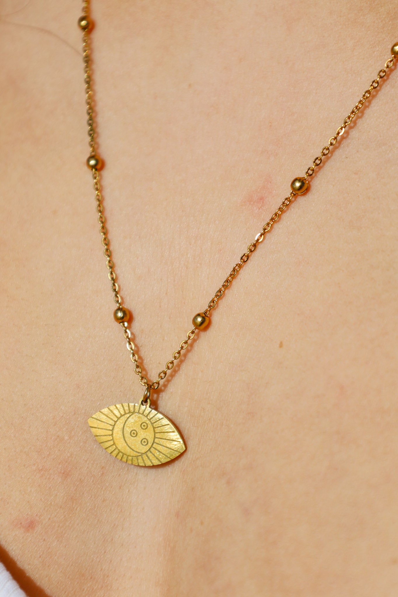 COLLIER ASTRA